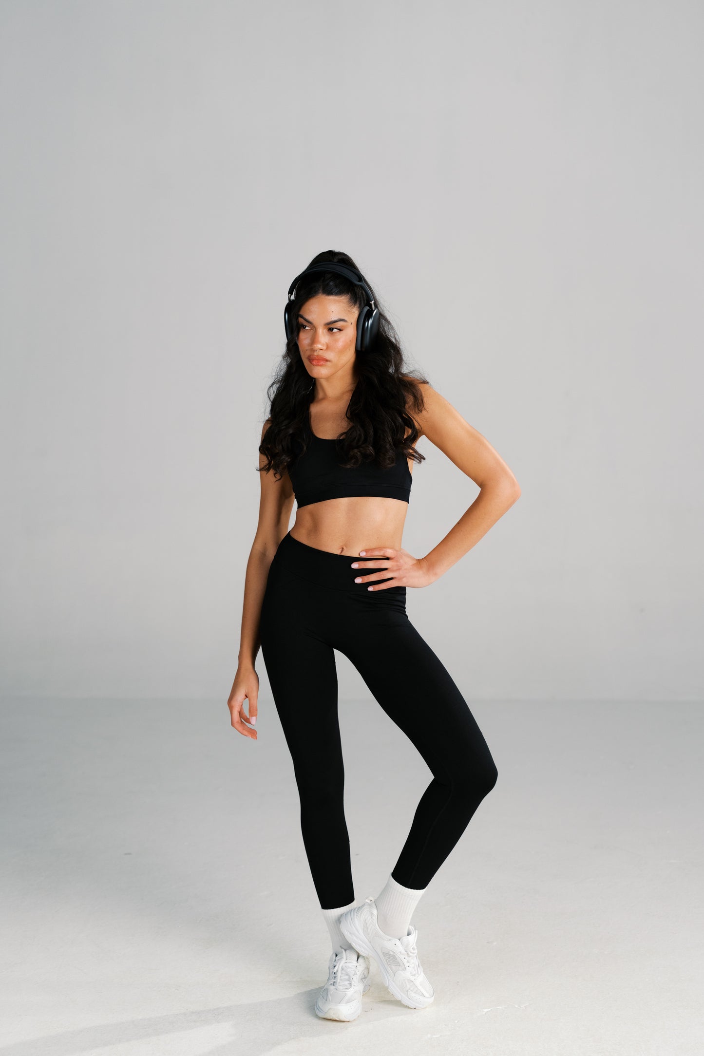Backless Top & Mid-Rise Leggings (Black Onyx)